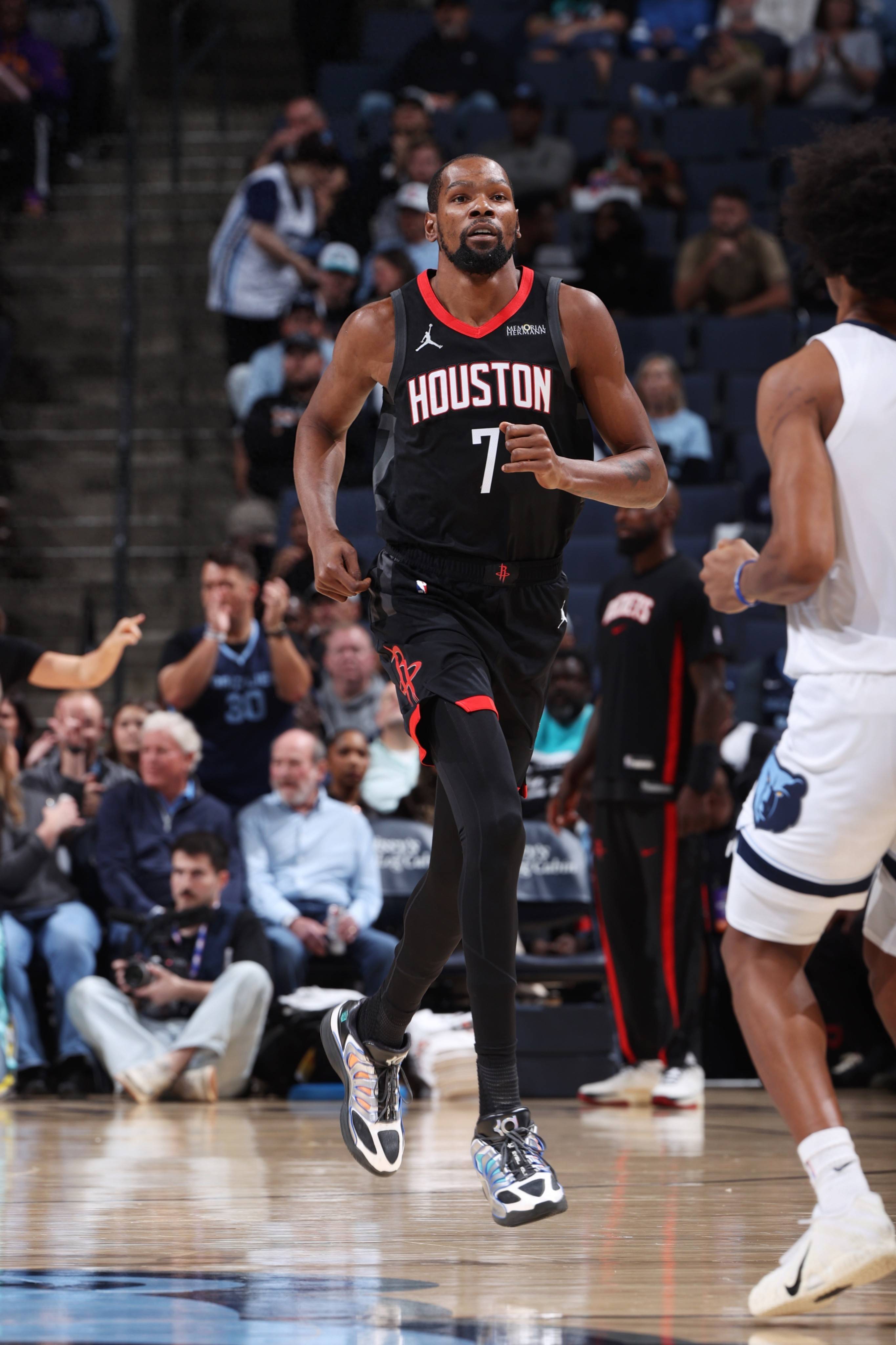 九游体育官网-休斯敦火箭发布备战花絮，集结日防线松动，CBA常规赛任务艰巨，年轻球员得到机会的简单介绍